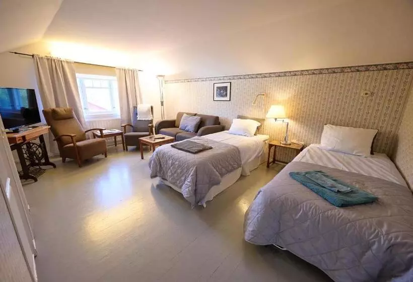 Retkeilymaja Liekorannan Majatalo  Kodinomaista Majoitusta Rautatieasemaa Vastapäätä