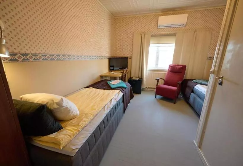 Retkeilymaja Liekorannan Majatalo  Kodinomaista Majoitusta Rautatieasemaa Vastapäätä