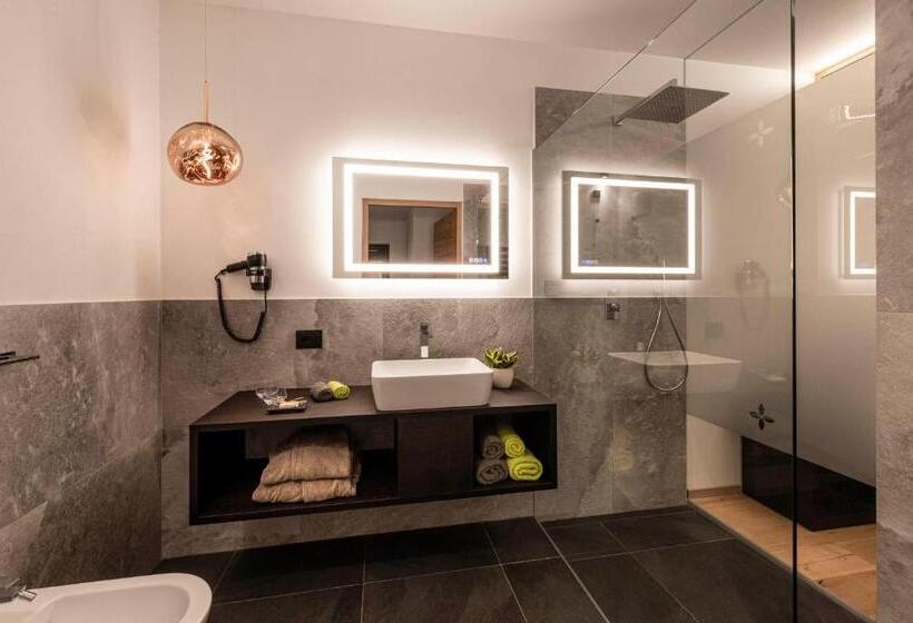 Apartments Aois 4 Elements Suits