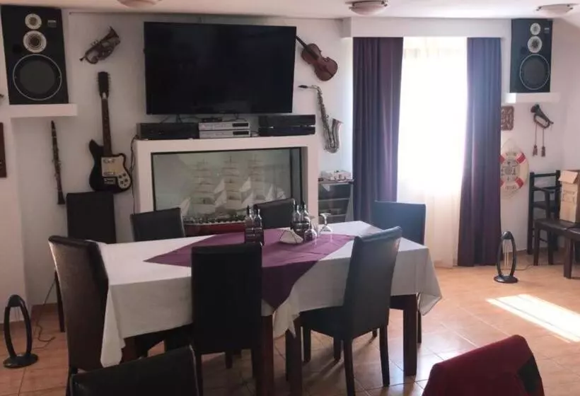 ベッドアンドブレックファースト Casa De Vacanță Topaz