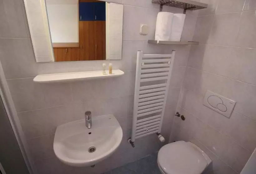 Dijaški Dom Bežigrad Ljubljana Hostel