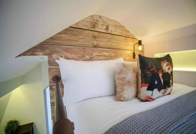 Higgihaus Aparthotel, Clare Street