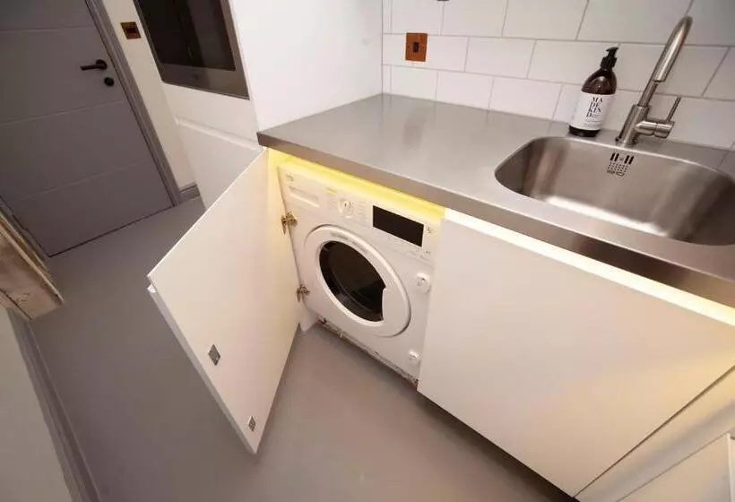 Higgihaus Aparthotel, Clare Street