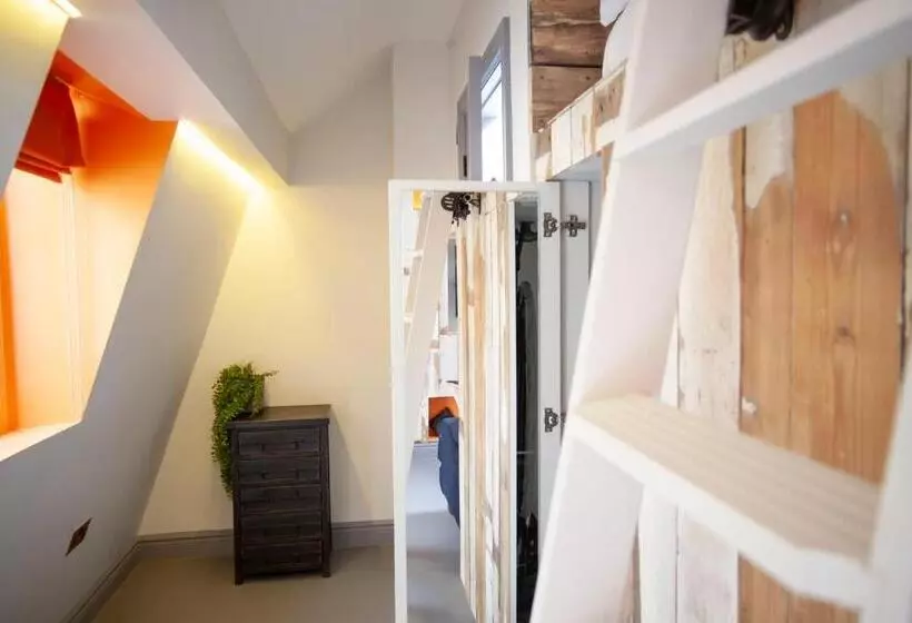 Higgihaus Aparthotel, Clare Street