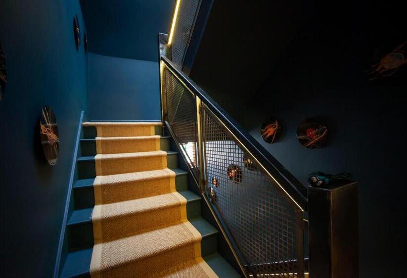 Higgihaus Aparthotel, Clare Street