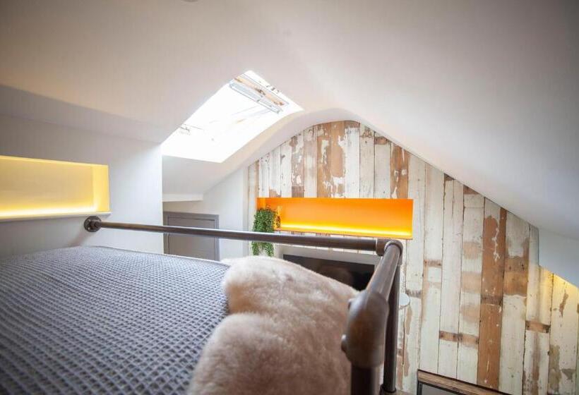 Higgihaus Aparthotel, Clare Street