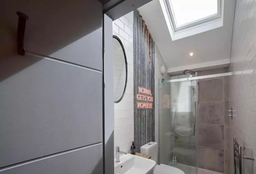 Higgihaus Aparthotel, Clare Street