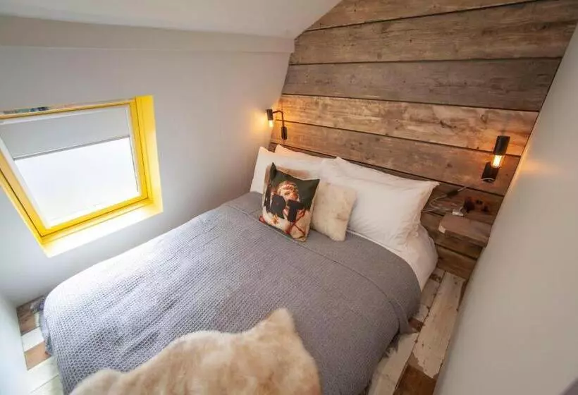 Higgihaus Aparthotel, Clare Street