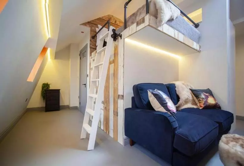 Higgihaus Aparthotel, Clare Street