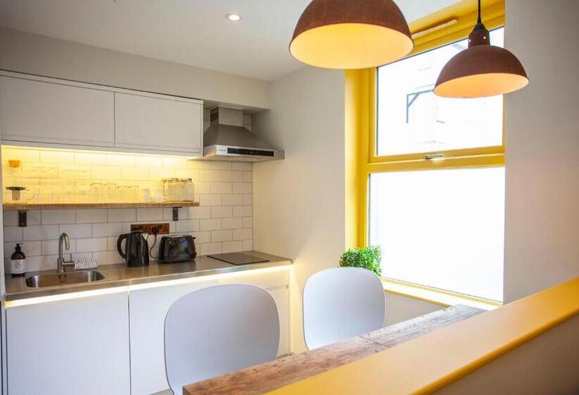 Higgihaus Aparthotel, Clare Street