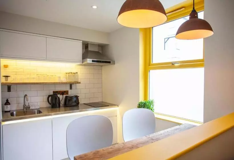 Higgihaus Aparthotel, Clare Street