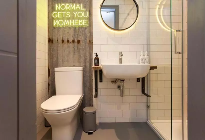 Higgihaus Aparthotel, Clare Street