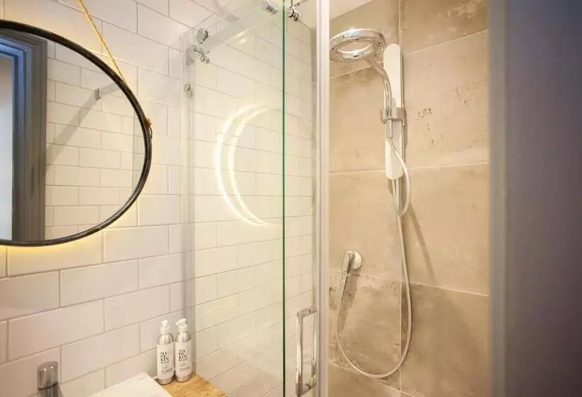 Higgihaus Aparthotel, Clare Street