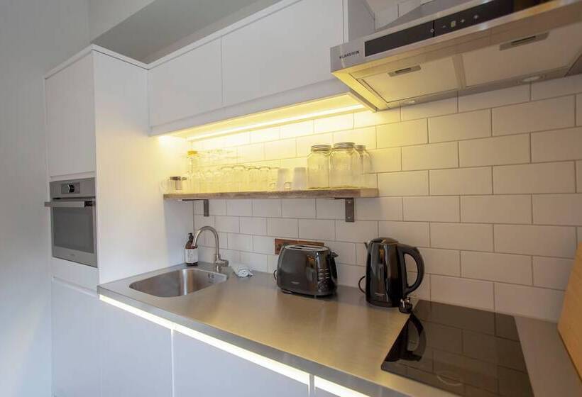 Higgihaus Aparthotel, Clare Street