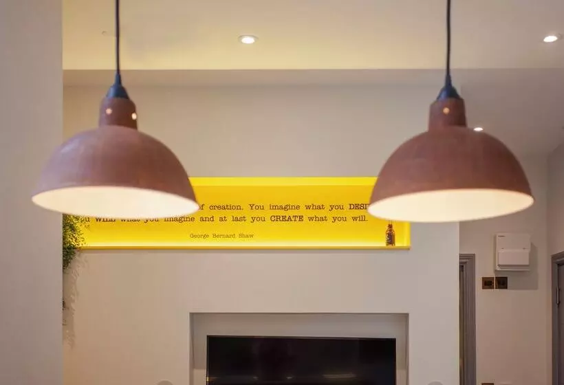 Higgihaus Aparthotel, Clare Street