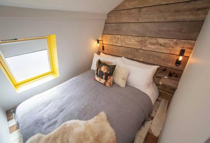 Higgihaus Aparthotel, Clare Street