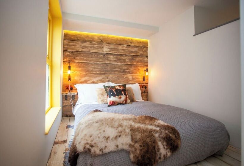 Higgihaus Aparthotel, Clare Street