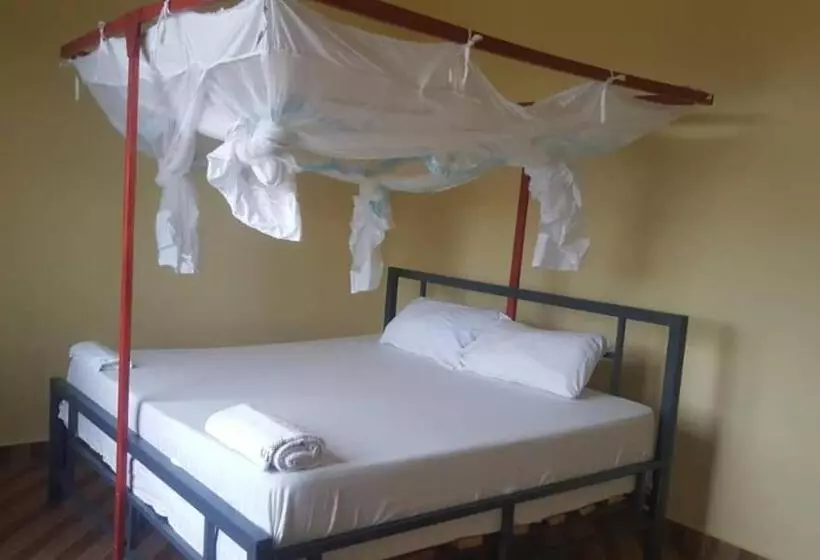 هتل Farmhouse Lodge