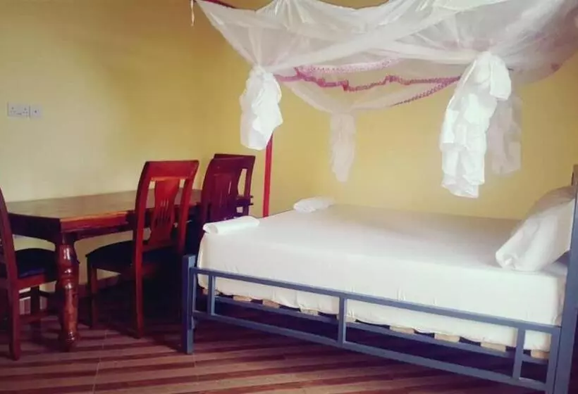 هتل Farmhouse Lodge