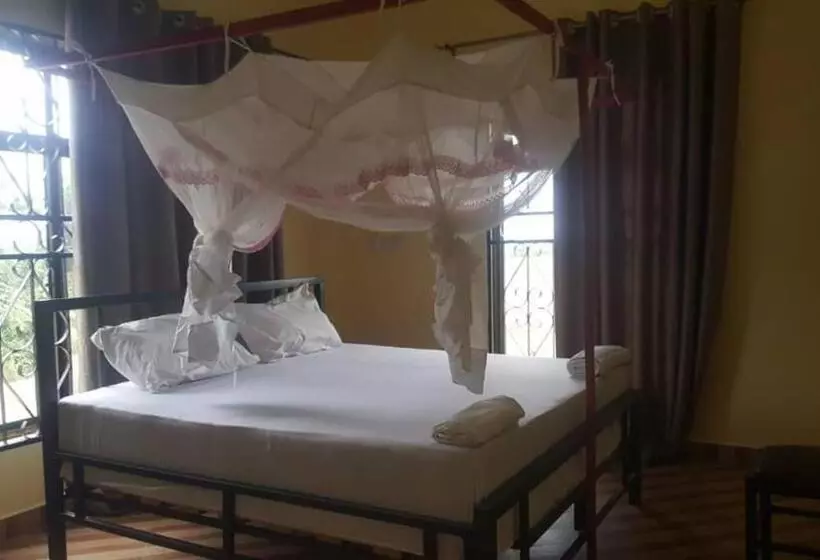 هتل Farmhouse Lodge