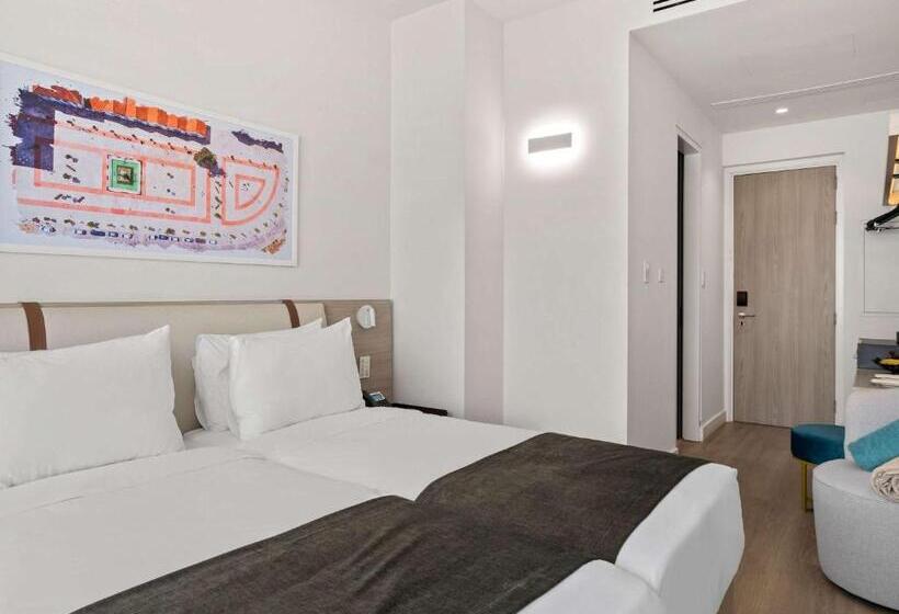 هتل Mercure Larnaca City