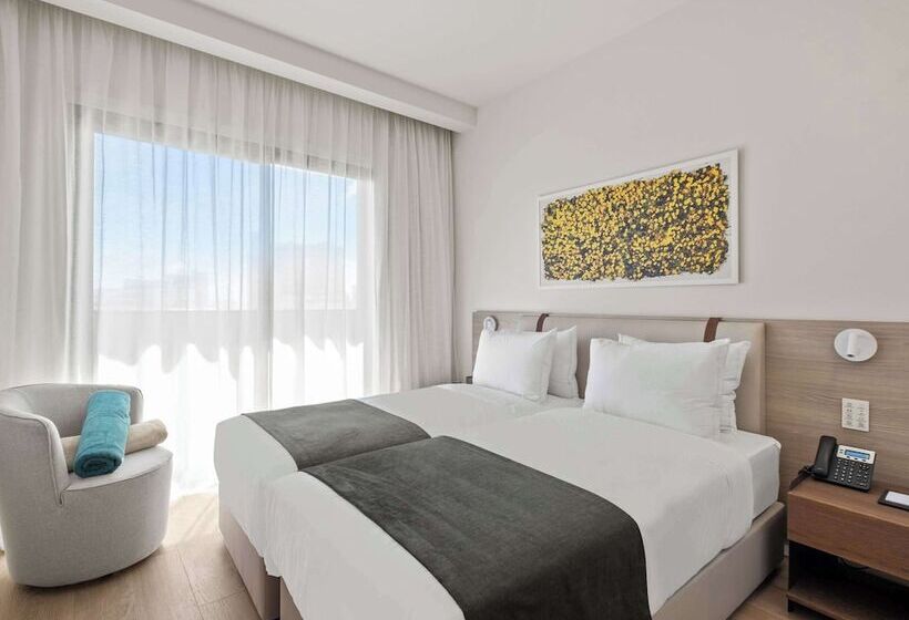 هتل Mercure Larnaca City