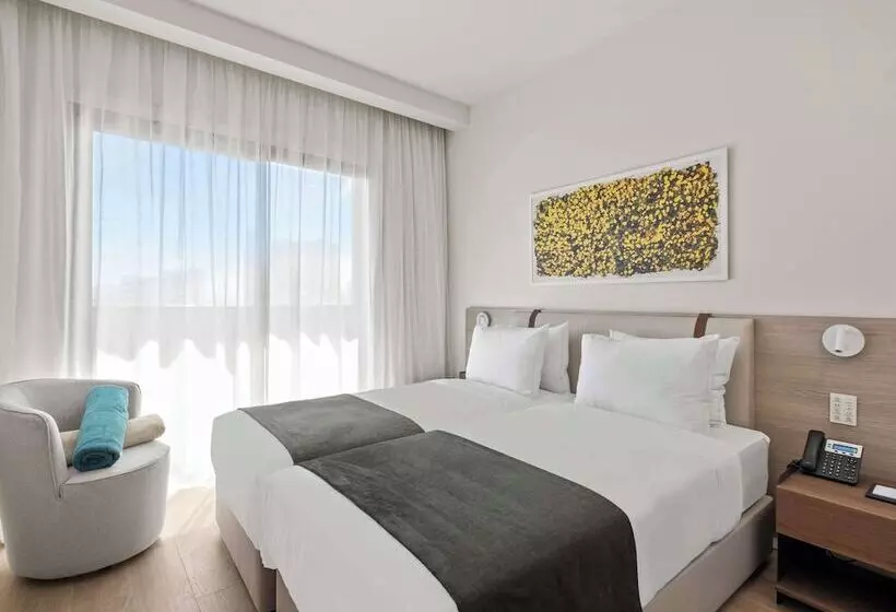 هتل Mercure Larnaca City