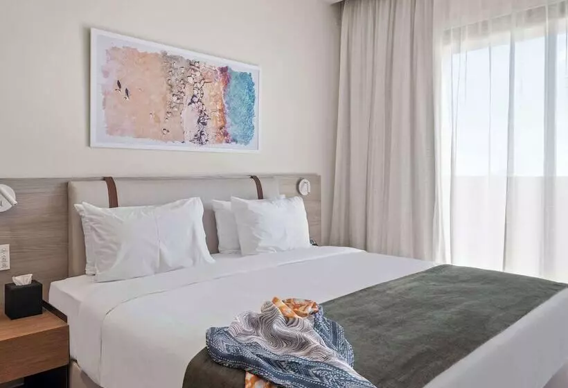 هتل Mercure Larnaca City