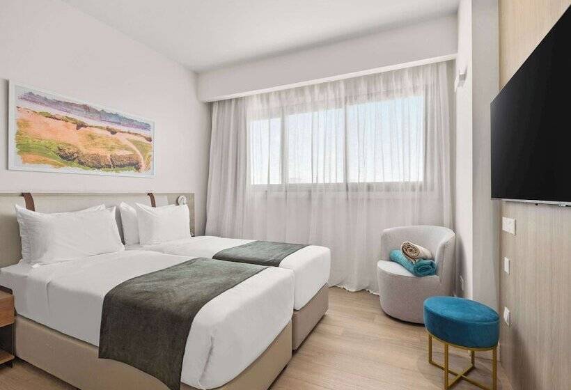 هتل Mercure Larnaca City