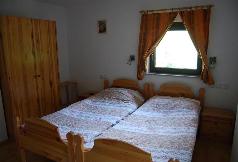 هتل Tourist Farm Klevž