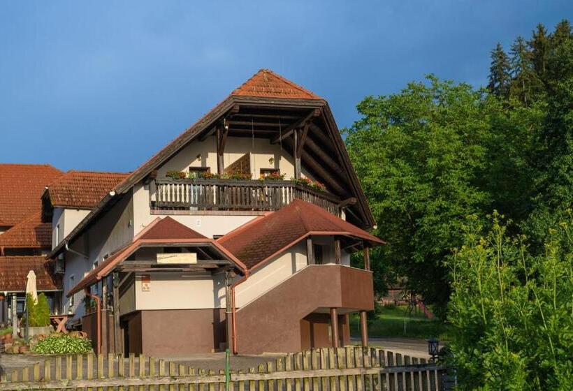 هتل Tourist Farm Klevž