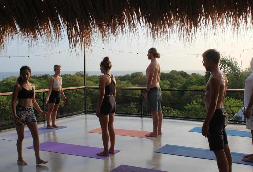 هتل Waves & Wifi   Popoyo