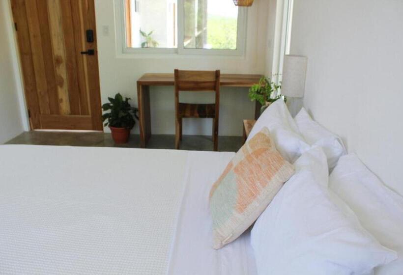 هتل Waves & Wifi   Popoyo