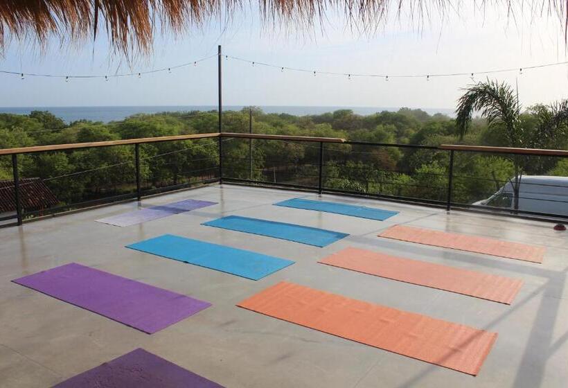 هتل Waves & Wifi   Popoyo