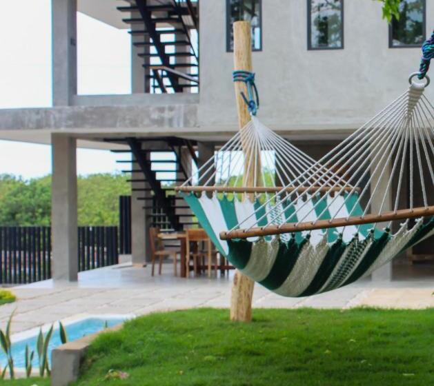 هتل Waves & Wifi   Popoyo