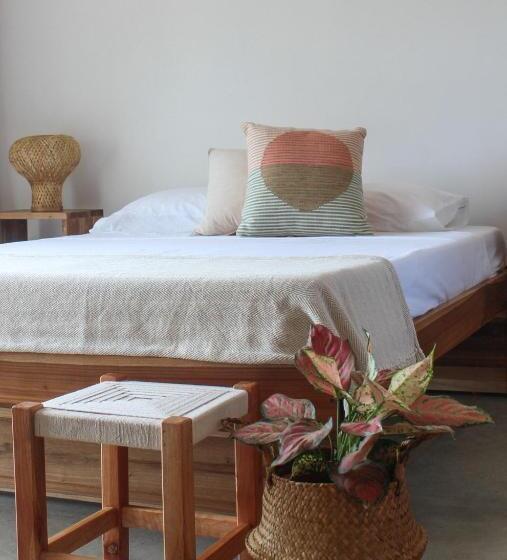 هتل Waves & Wifi   Popoyo