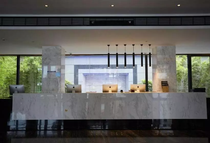 Paco Hotel Guangzhou Baiyun Airport Liantang Metro