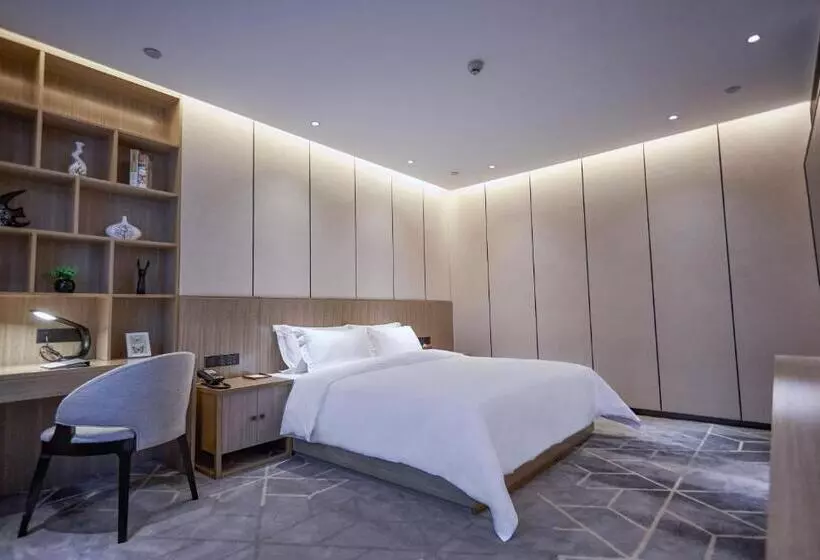 Paco Hotel Guangzhou Baiyun Airport Liantang Metro