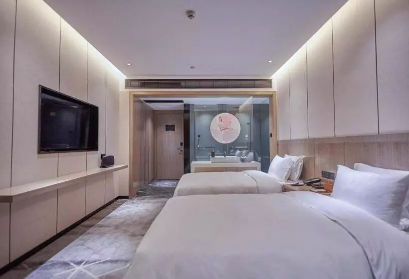 Paco Hotel Guangzhou Baiyun Airport Liantang Metro