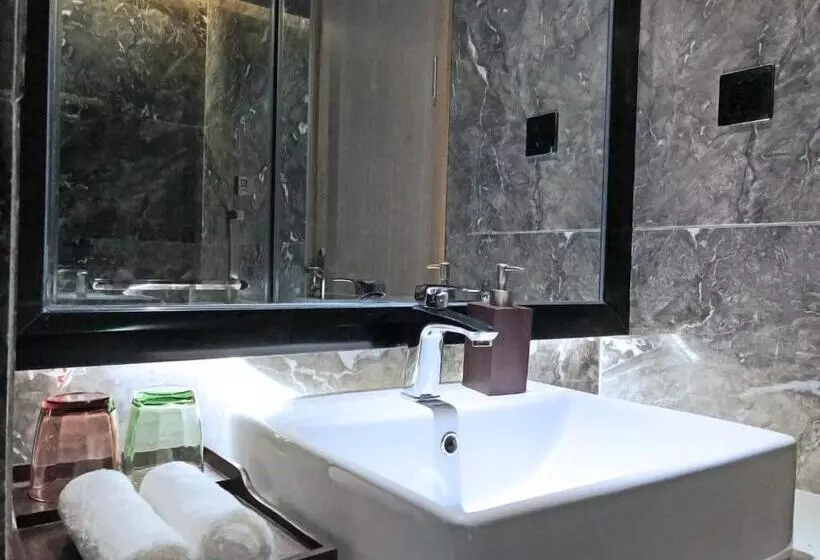 Paco Hotel Guangzhou Baiyun Airport Liantang Metro