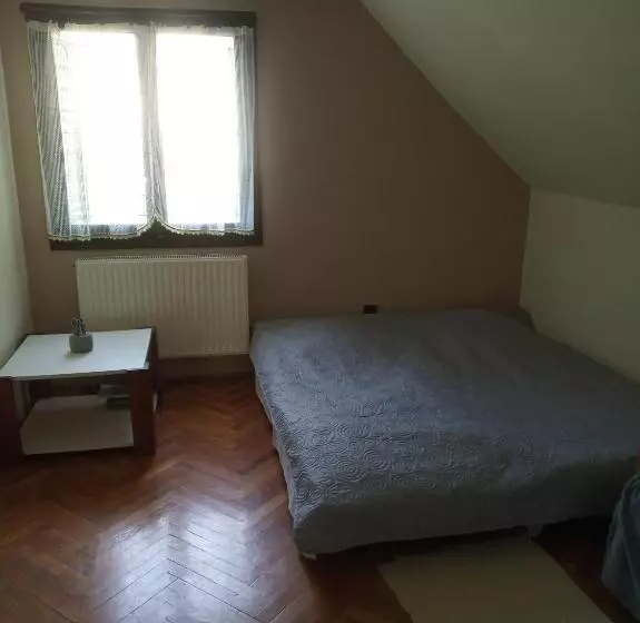 ペンション Adél Vendégház Balatonalmádi