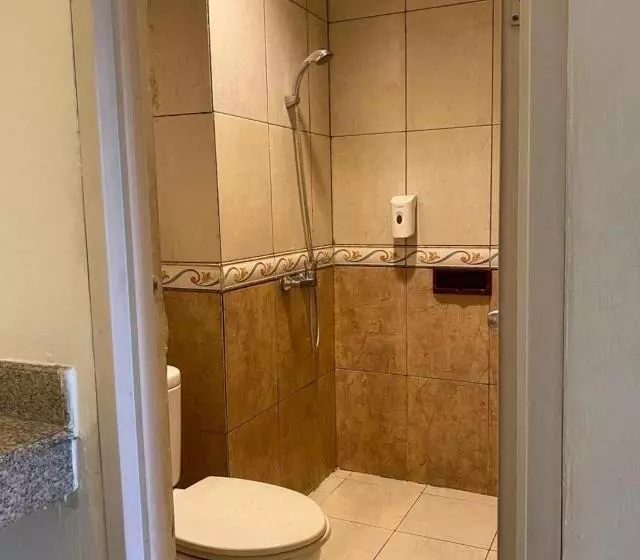 Hotelli Oyo 94050 Happy Room