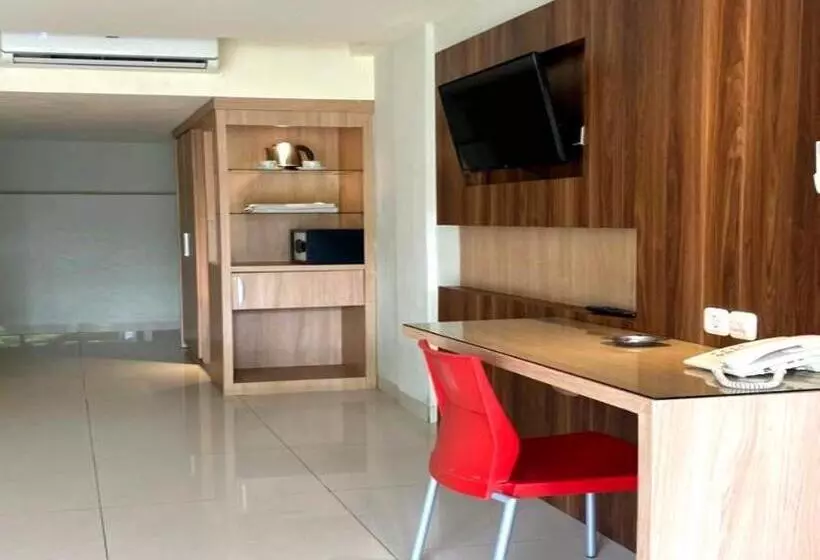 Hotelli Oyo 94050 Happy Room