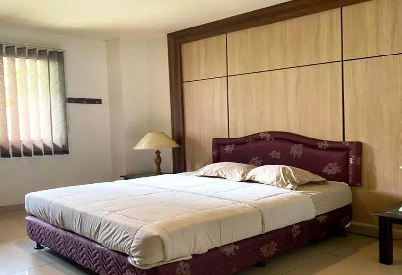 Hotelli Oyo 94050 Happy Room