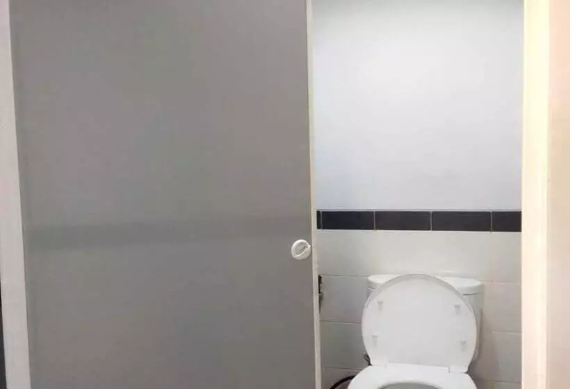 Hotelli Oyo 94050 Happy Room