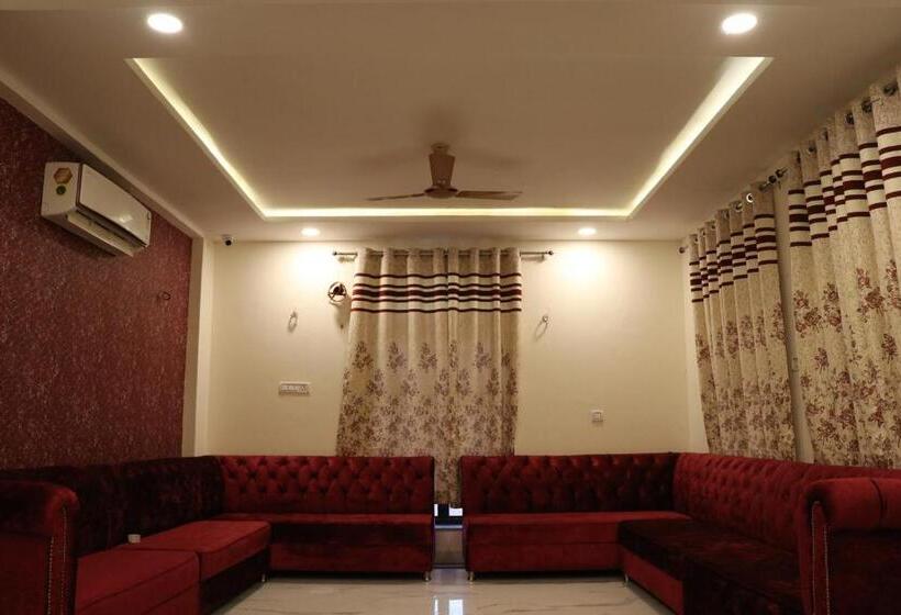 فندق Rajwada Resort &