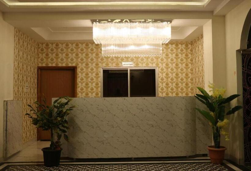 فندق Rajwada Resort &