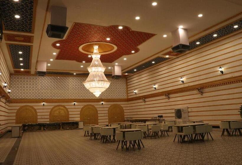 فندق Rajwada Resort &