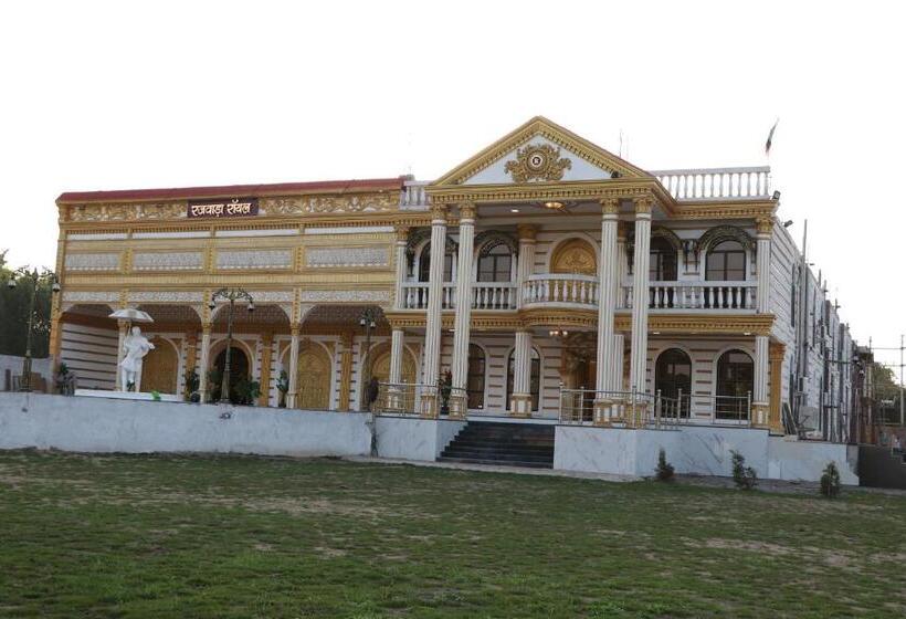 فندق Rajwada Resort &