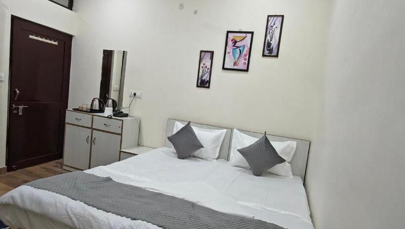 호텔 Rishi Bhoomi Tapovan